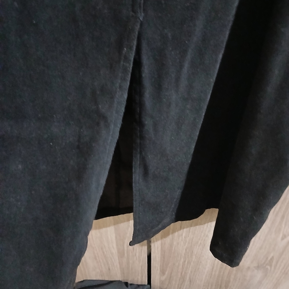 Elegant Black Women's Skirt - Picture 5 of 6